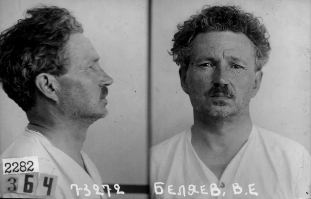 Василий Евдокимович Беляев Родился в 1885 г. Место рождения: Воронежская обл., г. Мичуринска. Русский. Получил среднее образование. Род деятельности к моменту ареста - "Ленинская ж.д., ст.Раменское: техник службы эксплуатации". Был беспартийным. Василий Евдокимович Беляев Родился в 1885 г. Место рождения: Воронежская обл., г. Мичуринска. Русский. Получил среднее образование. Род деятельности к моменту ареста - "Ленинская ж.д., ст.Раменское: техник службы эксплуатации". Был беспартийным.