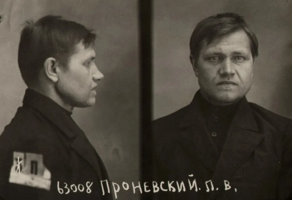 Павел Васильевич Проневский Родился в 1898 г. Место рождения: Северный кр., Устьянский р-н, дер. Дуброва. Русский. Род деятельности к моменту ареста - "плотник, имел свое крестьянское хозяйство". Был беспартийным. Павел Васильевич Проневский Родился в 1898 г. Место рождения: Северный кр., Устьянский р-н, дер. Дуброва. Русский. Род деятельности к моменту ареста - "плотник, имел свое крестьянское хозяйство". Был беспартийным.