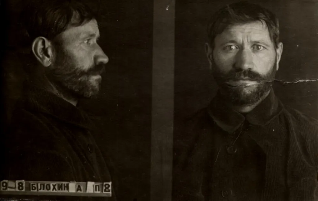 Алексей Павлович Блохин Родился в 1893 г. Место рождения: Моск. обл., Серебряно-Прудский р-н, д. Косяево. Русский. Род деятельности к моменту ареста - "без определенных занятий". Алексей Павлович Блохин Родился в 1893 г. Место рождения: Моск. обл., Серебряно-Прудский р-н, д. Косяево. Русский. Род деятельности к моменту ареста - "без определенных занятий".