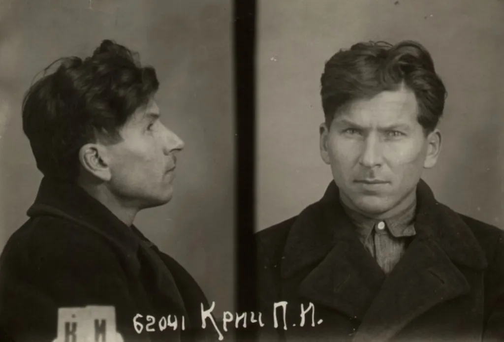 Петр Иванович Крич Родился в 1902 г. Место рождения: Югославия, г. Новый-Сад. Словак. Род деятельности к моменту ареста - "чертежно-конструкторское бюро МВС: чертежник". Был с 1919 в социал-демокр.партии. Петр Иванович Крич Родился в 1902 г. Место рождения: Югославия, г. Новый-Сад. Словак. Род деятельности к моменту ареста - "чертежно-конструкторское бюро МВС: чертежник". Был с 1919 в социал-демокр.партии.