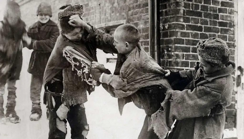 31 мая 1935 года - принято постановление ЦК ВКП (б) «О ликвидации детской беспризорности и безнадзорности».