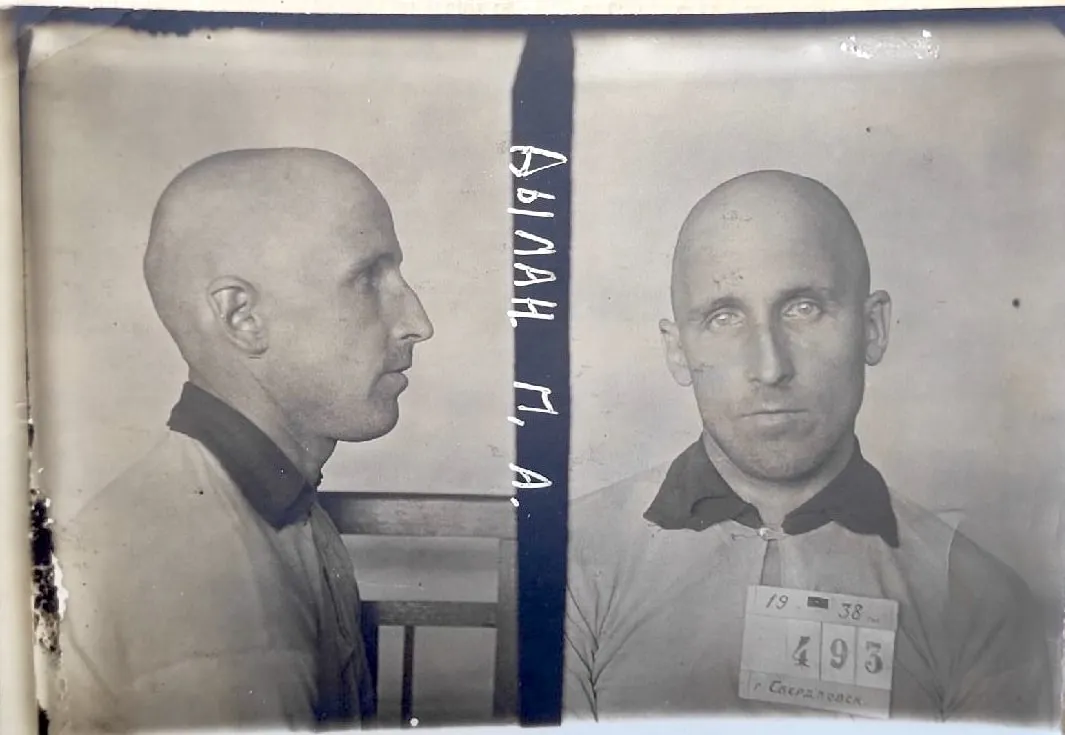 Петр Дылан после ареста. 1938 год
