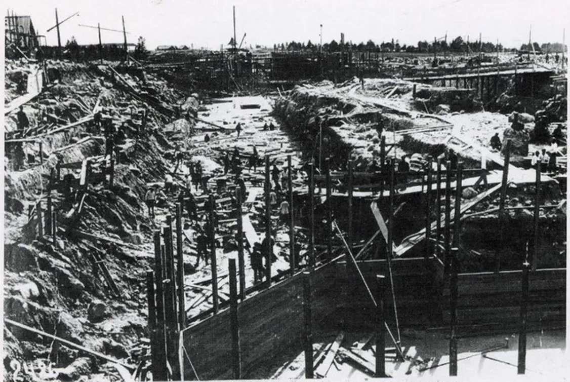 Беломорско-Балтийский канал, Беломорканал, ББК, до 1961 г. — Беломорско-Балтийский канал имени Сталина) — канал, соединяющий Белое море с Онежским озером